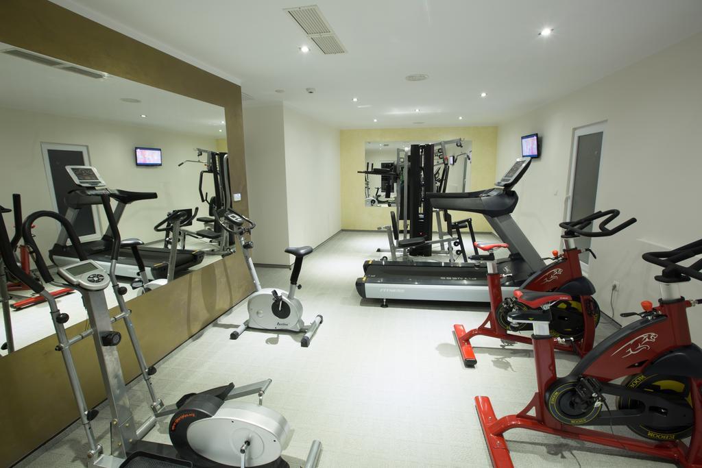 Hotel Meliss Craiova Ngoại thất bức ảnh